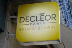 A sign of Decléor outside a store.