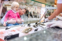 Image Father and child buying seafood