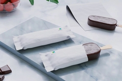 Image Ice cream with and without packaging.