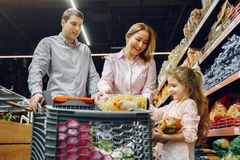 Family doing healthy grocery shopping.