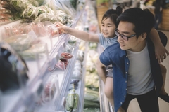Image Shopping at a grocery store, too much plastic packaging