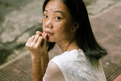 Image Girl with freckles sitting