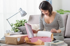 Image unboxing e-commerce shipping box
