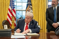 Image Trump signing.