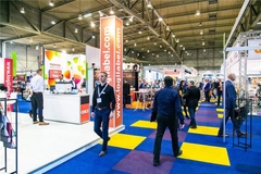 Image people walking on the trade show floor