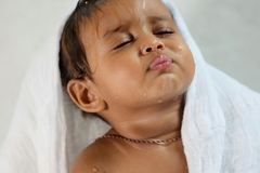 Image Baby in towel after bath