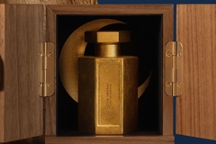 Image perfume bottle in wooden case