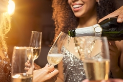 Image pouring champagne