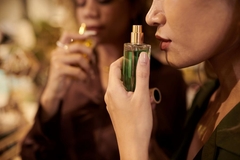 Image woman using new perfume from H&M Beauty Pistachio Posh