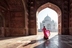 woman at taj mahal india