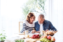 Image Senior couple doing a crossword puzzle