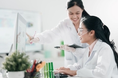 Image Two scientists looking at a screen.