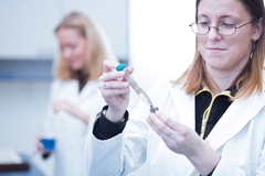 Image Researcher in a lab