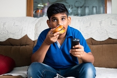 A child watching TV while eating.