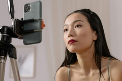 Image woman filming tiktok