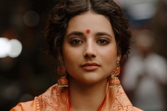 Image Indian woman in the street