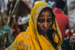 Image bangladeshi woman on market square outside, yellow saree