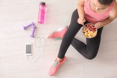 Image Woman eating low sugar food