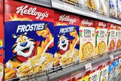 Image Kellogg's cereals in a supermarket.