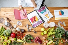 Image Dietician working on a diet plan