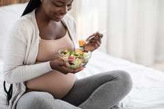 Image Pregnant woman eating salad
