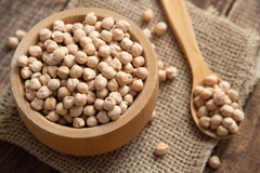 Image Dried chickpeas in a bowl