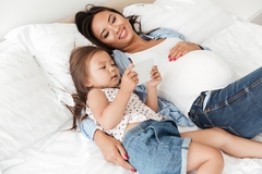 Image Pregnant woman with child