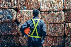 Image Person Inspecting EU plastic waste