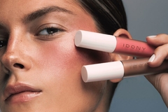 Image Idony make up packaging by Quadpack
