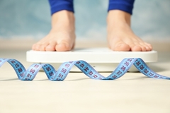 Image Woman on a weighing scale