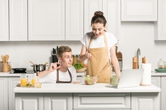 Image Man and woman cooking with hemp hearts