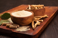 Ashwaghanda on a wooden table in many different formats and forms.