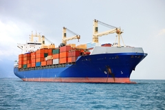 Image cargo ship in the ocean