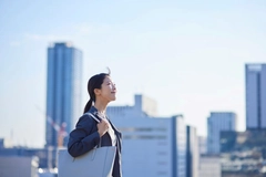 Image happy japanese woman with city buildings in background