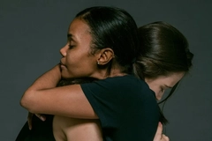 Image women hugging