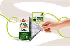 Image A hand pulling a layer of package out of a box