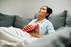 Image Woman with stomach pain