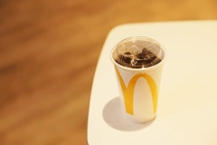 Image Strawless drinking lid on a cup.