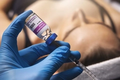 Image A needle being filled with Botox.