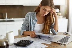 Image Woman struggling to pay bills