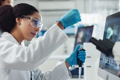 Image scientist in lab