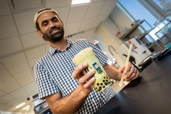 Image Researchers turn disposable cups into vitamin C health trackers