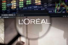 A Loreal website in front of the stock market page.