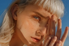 Image A woman with the sun in her face.