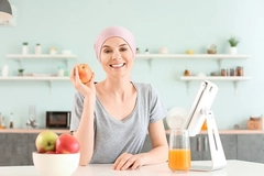 Image Woman cancer patient eating healthy food