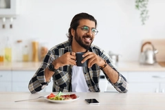 Image Man eating healthy food