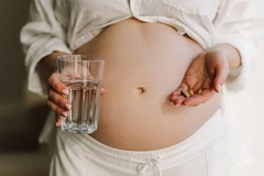 Image Pregnant woman taking supplements