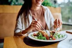 Image woman eating healthy food