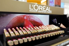 L’Oréal make up display