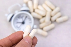 Magnesium L-threonate sleep supplement capsules